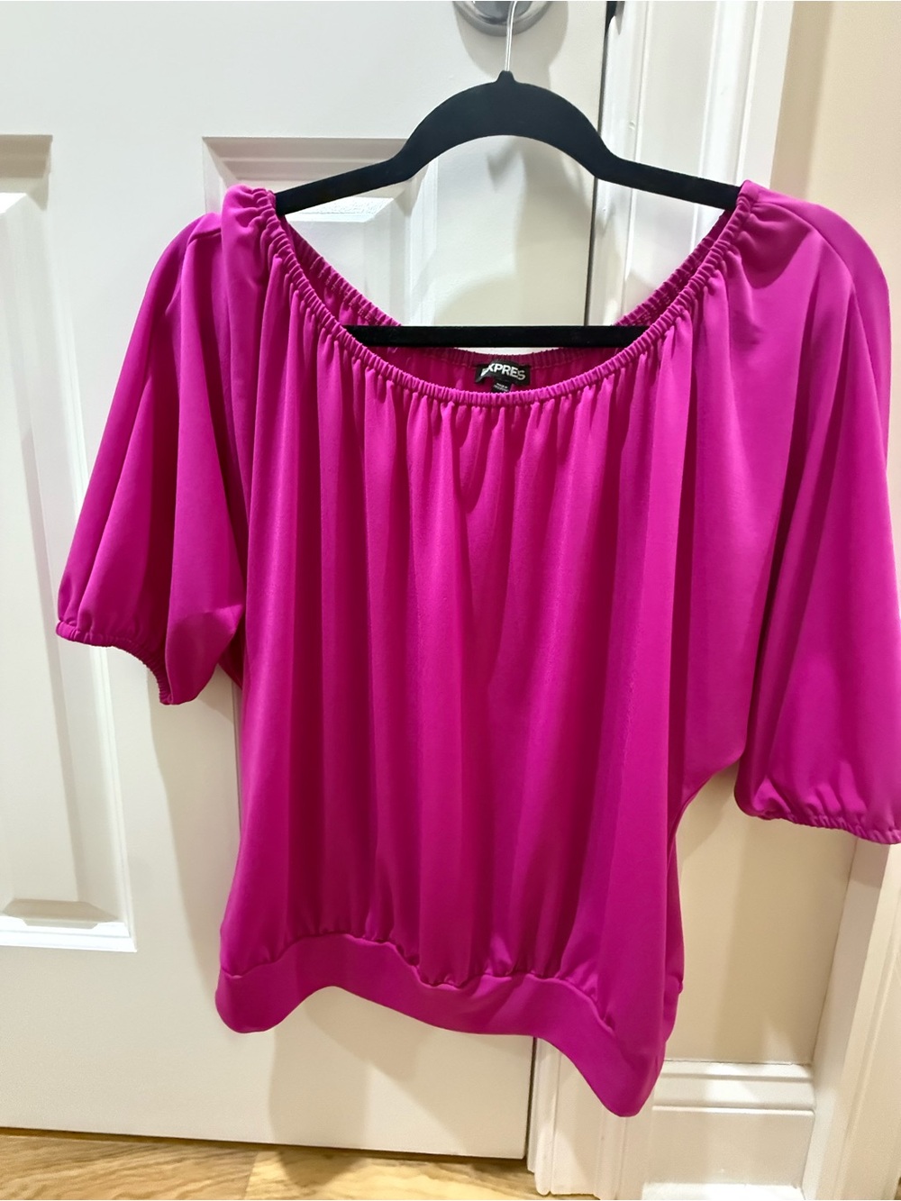 Women’s Size Small Express Fuchsia Top